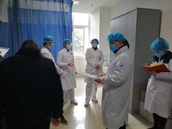 图4：杜高勇副院长带队督查临床疫情防控落实情况.jpg